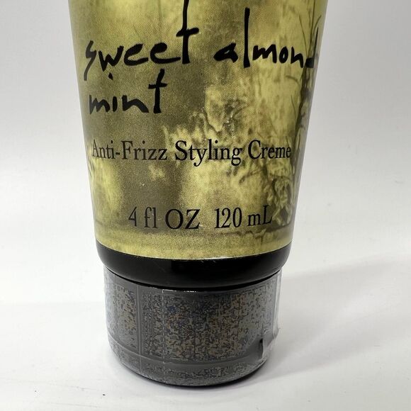 Wen by Chaz Dean Sweet Almond Mint Anti-Frizz Styling Creme 4 Fl Oz - Picture 2 of 4